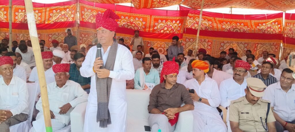 ध्वजारोहण के साथ विधिवत शुरू हुआ श्री मल्लीनाथ पशु मेला तिलवाड़ा, विधिवत पूजा-अर्चना कर उद्योग एवं वाणिज्य राज्यमंत्री कृष्ण कुमार विश्नोई ने किया ध्वजारोह 4 ध्वजारोहण के साथ विधिवत शुरू हुआ श्री मल्लीनाथ पशु मेला तिलवाड़ा, विधिवत पूजा-अर्चना कर उद्योग एवं वाणिज्य राज्यमंत्री कृष्ण कुमार विश्नोई ने किया ध्वजारोह 1002170675