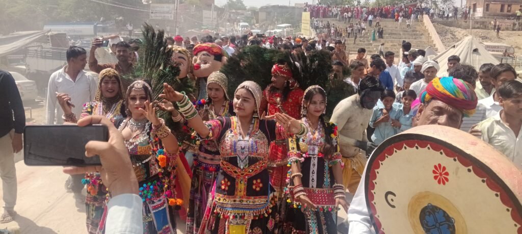 ध्वजारोहण के साथ विधिवत शुरू हुआ श्री मल्लीनाथ पशु मेला तिलवाड़ा, विधिवत पूजा-अर्चना कर उद्योग एवं वाणिज्य राज्यमंत्री कृष्ण कुमार विश्नोई ने किया ध्वजारोह 2 ध्वजारोहण के साथ विधिवत शुरू हुआ श्री मल्लीनाथ पशु मेला तिलवाड़ा, विधिवत पूजा-अर्चना कर उद्योग एवं वाणिज्य राज्यमंत्री कृष्ण कुमार विश्नोई ने किया ध्वजारोह 1002170676