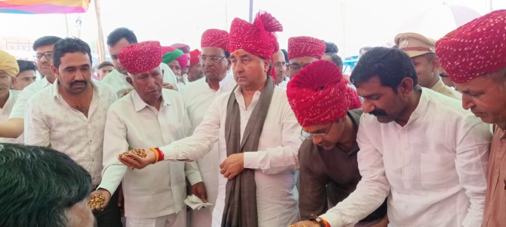 ध्वजारोहण के साथ विधिवत शुरू हुआ श्री मल्लीनाथ पशु मेला तिलवाड़ा, विधिवत पूजा-अर्चना कर उद्योग एवं वाणिज्य राज्यमंत्री कृष्ण कुमार विश्नोई ने किया ध्वजारोह 7 ध्वजारोहण के साथ विधिवत शुरू हुआ श्री मल्लीनाथ पशु मेला तिलवाड़ा, विधिवत पूजा-अर्चना कर उद्योग एवं वाणिज्य राज्यमंत्री कृष्ण कुमार विश्नोई ने किया ध्वजारोह 1002170687