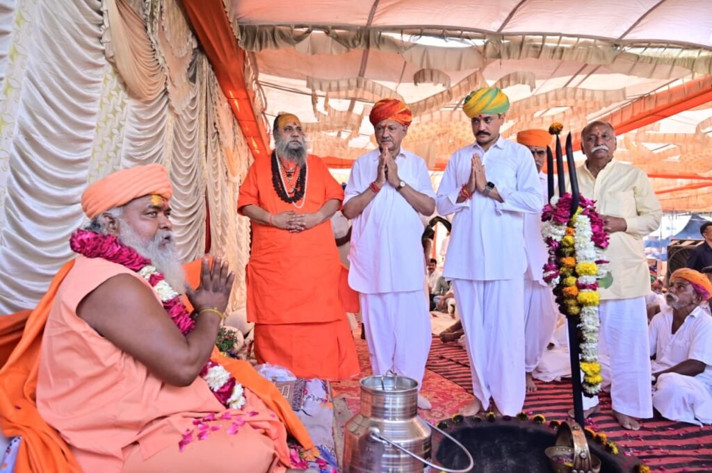 निःशुल्क भोजनशाला का समापन सेवा, समर्पण एवं आस्था का भव्य उदाहरण 1002190177