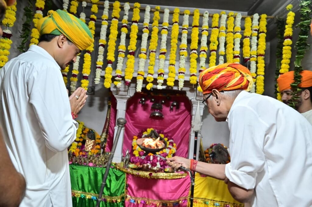 निःशुल्क भोजनशाला का समापन सेवा, समर्पण एवं आस्था का भव्य उदाहरण 1002190192