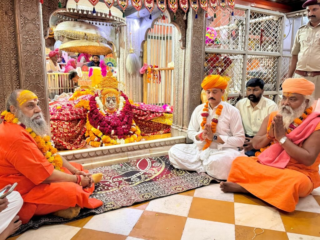 भव्य देव दर्शन यात्रा — भक्ति, आस्था, सेवा एवं अपनत्व का दिव्य संगम 3 भव्य देव दर्शन यात्रा — भक्ति, आस्था, सेवा एवं अपनत्व का दिव्य संगम 1002213769