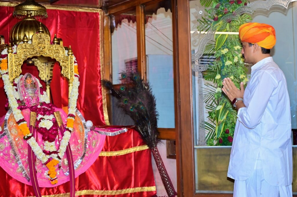 भव्य देव दर्शन यात्रा — भक्ति, आस्था, सेवा एवं अपनत्व का दिव्य संगम 2 भव्य देव दर्शन यात्रा — भक्ति, आस्था, सेवा एवं अपनत्व का दिव्य संगम 1002213775