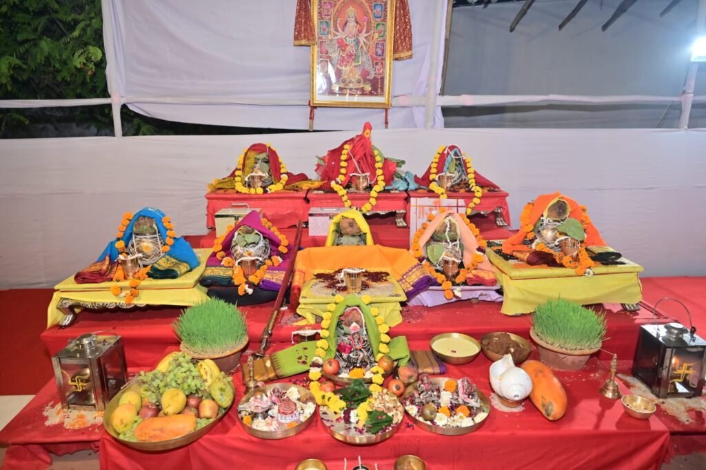 चैत्र नवरात्रा महोत्सव का पूर्णाहुति के साथ गरिमामय समापन 2 चैत्र नवरात्रा महोत्सव का पूर्णाहुति के साथ गरिमामय समापन 1002217837