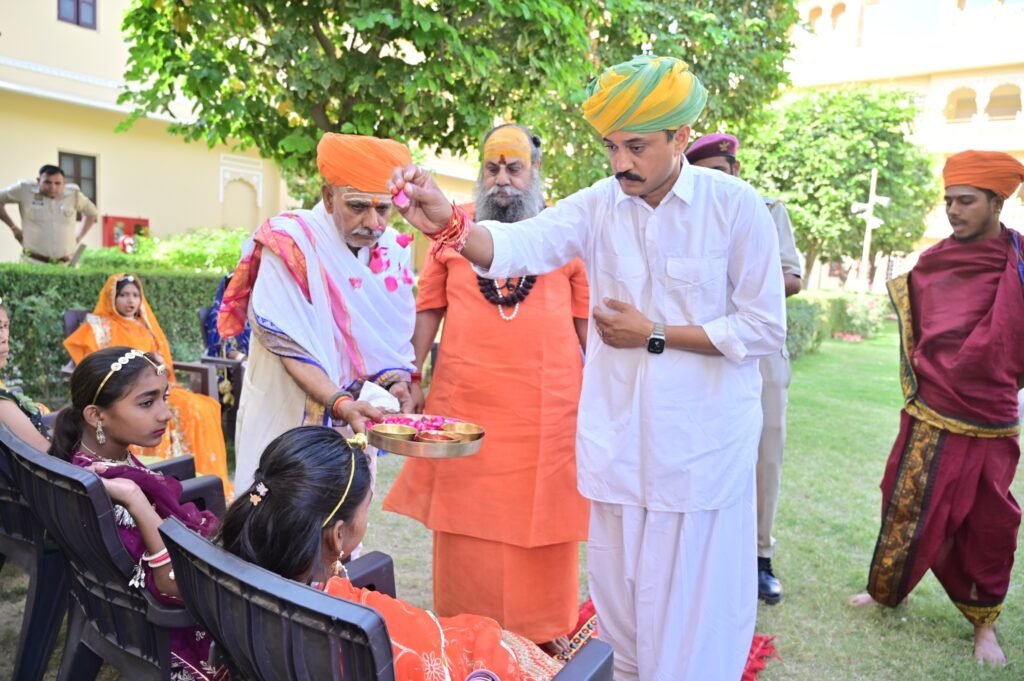 चैत्र नवरात्रा महोत्सव का पूर्णाहुति के साथ गरिमामय समापन 4 चैत्र नवरात्रा महोत्सव का पूर्णाहुति के साथ गरिमामय समापन 1002217887