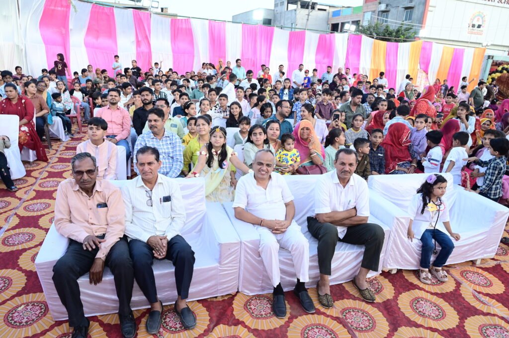 शिक्षा के साथ उत्सव: रेनबो स्कूल में रिजल्ट वितरण के साथ भव्य फन फेयर आयोजित 3 शिक्षा के साथ उत्सव: रेनबो स्कूल में रिजल्ट वितरण के साथ भव्य फन फेयर आयोजित 1002225513