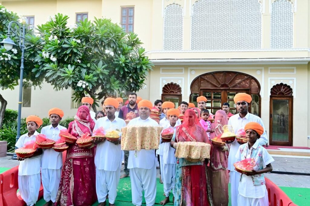 चैत्र शुक्ल पक्ष त्रयोदशी पर जसोलधाम में उमड़ा अपार श्रद्धा का महासागर, दिनभर गूंजा “जय माँ जसोल” का जयघोष 3 चैत्र शुक्ल पक्ष त्रयोदशी पर जसोलधाम में उमड़ा अपार श्रद्धा का महासागर, दिनभर गूंजा “जय माँ जसोल” का जयघोष 1002234149