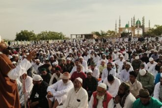 ईदगाह में अदा हुई ईद-उल-फितर की नमाज, हजारों लोगों ने मांगी अमन-चैन की दुआ 1002565336