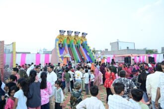 शिक्षा के साथ उत्सव: रेनबो स्कूल में रिजल्ट वितरण के साथ भव्य फन फेयर आयोजित DSC 2275.JPG