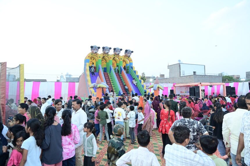 शिक्षा के साथ उत्सव: रेनबो स्कूल में रिजल्ट वितरण के साथ भव्य फन फेयर आयोजित DSC 2275.JPG