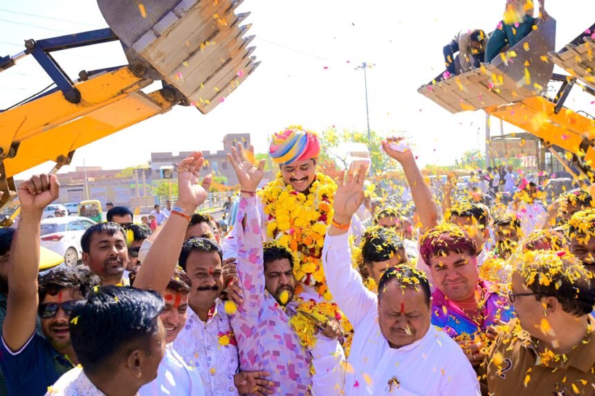 प्रदेश कार्यसमिति सदस्य बनने के बाद प्रथम क्षेत्र आगमन पर विभिन्न स्थानों पर हुआ स्वागत, नागाणा धाम व जसोलधाम में किए दर्शन IMG 20260304 WA0130