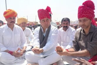 ध्वजारोहण के साथ विधिवत शुरू हुआ श्री मल्लीनाथ पशु मेला तिलवाड़ा, विधिवत पूजा-अर्चना कर उद्योग एवं वाणिज्य राज्यमंत्री कृष्ण कुमार विश्नोई ने किया ध्वजारोह IMG 20260315 WA0038