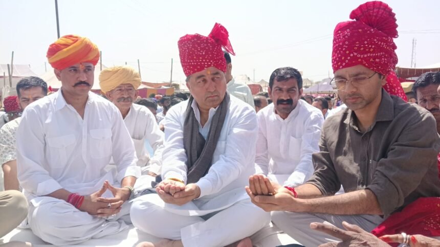 ध्वजारोहण के साथ विधिवत शुरू हुआ श्री मल्लीनाथ पशु मेला तिलवाड़ा, विधिवत पूजा-अर्चना कर उद्योग एवं वाणिज्य राज्यमंत्री कृष्ण कुमार विश्नोई ने किया ध्वजारोह IMG 20260315 WA0038