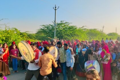 धूमधाम के साथ हुआ होलिका दहन, गेरियों ने चंग की थाप पर जमकर मचाई धूम IMG 20260304 180941