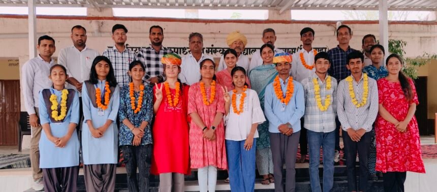 बोरावास की बेटी वर्षा चौधरी बनी संस्कृत शिक्षा विभाग में जोधपुर संभाग की टॉपर, 95% अंक हासिल कर बढ़ाया मान IMG 20260401 122340